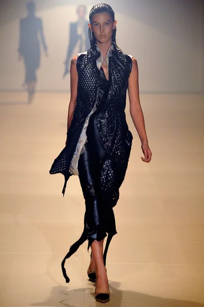 Look 32